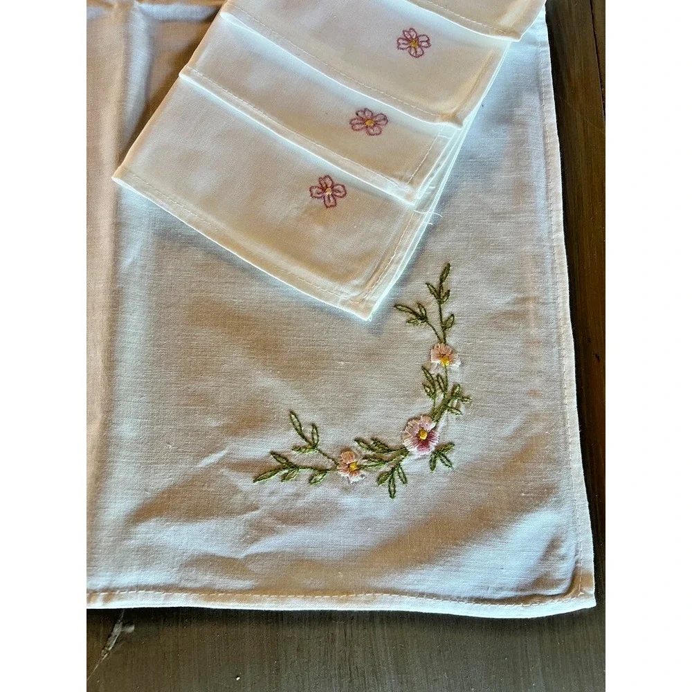Vintage Embroidered Small‎ Tablecloth & 4 Napkins Set Floral Crisp White Cottage